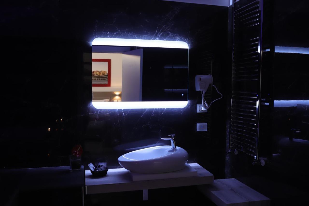 Deluxe Suite with Spa Bath